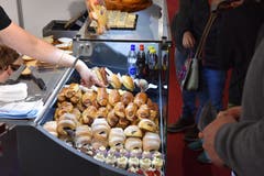 Am Morgen ist der Stand des Thurbecks sehr gefragt. (Bild: Ruben Schönenberger, 12. Mai 2019)