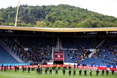 Die Sicherheitskräfte stellten sich vor dem Gästesektor auf. (Bild: KEYSTONE/Alexandra Wey, Luzern, 12. Mai 2019)