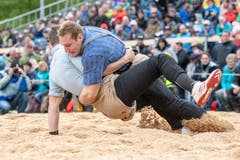 Trat im ersten Gang gegen Dominator Pirmin Reichmuth an – und verlor platt: Joël Wicki. Hier besiegt er Marco Reichmuth im vierten Gang. (Bild: KEYSTONE/Urs Flüeler, Bürglen, 12. Mai 2019)