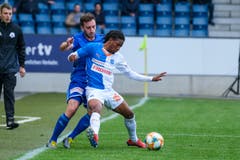 Euclides Cabral schirmt den Ball gegen Luzerns Otar Kakabadze ab. (Bild: Martin Meienberger/freshfocus, Luzern, 12. Mai 2019)