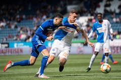 Luzerns Ruben Vargas (links) im Laufduell mit Cedric Zesiger. (Bild: KEYSTONE/Ennio Leanza, Luzern, 12. Mai 2019)