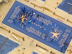 Der LED-Boden hat die ersten Tests überstanden: Er rutscht nicht. (Bild: Keystone/VALENTIN FLAURAUD)