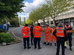 Montagmorgen früh: Das Inseli ist leergeräumt. Securitas und Polizei in Erwartung der ersten Cars. (Bild: Janick Wetterwald, Luzern, 13. Mai 2019)