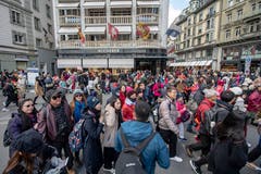 Hunderte Touristen vom Schwanenplatz. (Bild: Urs Flüeler / Keystone, Luzern, 13. Mai 2019)