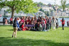 Posieren auf dem Inseli mit der Luzerner Kulisse im Hintergrund. (Bild: Urs Flüeler / Keystone, Luzern, 13. Mai 2019)