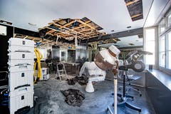 Über dem Kosmetik- und Coiffeurladen Baettig in der Multergasse St. Gallen ist ein Boilder geplatzt. Das ganze Geschäft stand unter Wasser und muss nun komplett renoviert werden. (Bilder: Urs Bucher