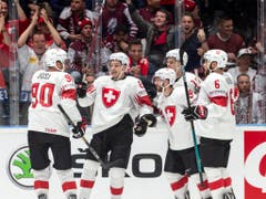 Schweizer Torjubel - an Eishockey-Titelkämpfen keine Seltenheit mehr wie früher (Bild: KEYSTONE/MELANIE DUCHENE)