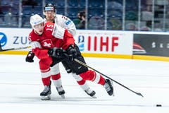 Grégory Hofmann (links) schneller als Lukas Haudum. (Bild: Melanie Duchene / Keystone, Bratislava, 14. Mai 2019)