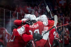 Die Schweizer Spieler jubeln nach dem 1:0. (Bild: Melanie Duchene / Keystone, Bratislava, 14. Mai 2019)