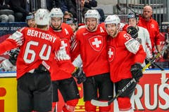 Christoph Bertschy, Simon Moser, Roman Josi, Romain Loeffel (von links) jubeln nach dem Tor zum 2:0. (Bild: Andy Müller / Freshfocus, Bratislava, 14. Mai 2019)