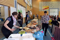 Das Dessertbuffet am Jubiläumsanlass. (Bild: Peter Jenni)