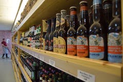 Bier-Boom: Über 1000 Schweizer gelten offiziell als Brauer. Folglich füllen sich die Regale mit unterschiedlichen Sorten des Weizengetränks. (Bilder: Nicola Ryser)