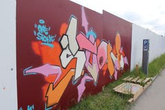 Abstrakteres ist auf einer anderen Seite der Wand zu finden: An der Flawilerstrasse hat sich ein Künstler diesem Graffiti gewidmet.