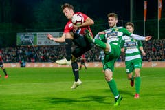 Raoul Giger (Aarau, links) gegen Nikola Mijatovic (Kriens). (Bild: Marc Schumacher / Freshfocus, Aarau, 15. Mai 2019)