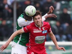 Nur mit vollem Einsatz, wie ihn hier Stürmer Roberts Uldrikis zeigt, wird Sion im Match gegen Neuchâtel Xamax bestehen können (Bild: KEYSTONE/EDDY RISCH)