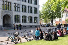 Die Demonstranten sind mit dem Velo oder zu Fuss gekommen.