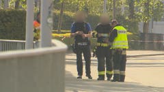 Neben der Kantonspolizei steht auch die Feuerwehr im Einsatz. (Bild: BRK News)