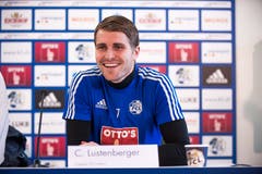 Lustenberger bei der Pressekonferenz zu seiner Vertragsverlängerung mit dem FC Luzern vor drei Jahren. (Bild: Roger Gruetter, 12. Februar 2016)