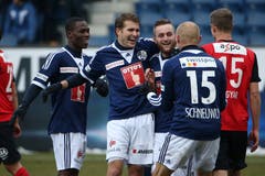 Claudio Lustenberger jubelt mit Thierry Doubai, Jakob Jantscher und Marco Schneuwly (von links) über das 3:0 im Super League Spiel zwischen dem FC Luzern und dem FC Aarau in der Swissporarena Luzern. (Bild: Philipp Schmidli, 22. Februar 2015)