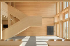 Der Neubau wurde grösstenteils mit Holz realisiert.