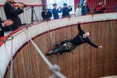 Das Original Motodrom, die älteste reisende Steilwand der Welt, ist zu Gast im Verkehrshaus. Seit 1928 ist die Steilwand unterwegs. Fotografiert am 17. Mai 2019 in Luzern.im Bild: Donald Ganslmeier Boris Bürgisser / LZ