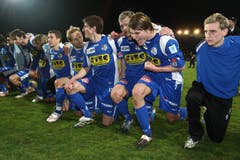 Claudio Lustenberger (2.v.r.) bejubelt den 1:0-Sieg gegen den FC Basel.(Bild: Philipp Schmidli, 29. März 2008)