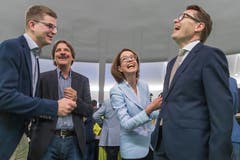 Beni Würth mit Susanne Vincenz-Stauffacher, Mike Egger (ganz links) und Paul Rechsteiner. Bild: Michel Canonica