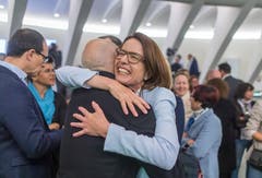 Susanne Vincenz-Stauffacher mit Stadtpräsident Thomas Scheitlin. Bild: Michel Canonica