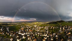 Regenbogen über Kirchberg. (Bild: Marc Bollhalder)