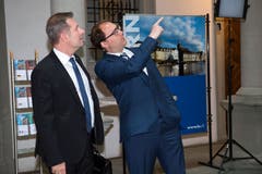 Regierungsrat Marcel Schwerzmann im Gespräch mit Raphael Prinz, SRF-Korrespondent für die Zentralschweiz. (Bild: Eveline Beerkircher)