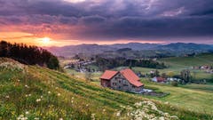 Sonnenaufgang bei Lutzenland Herisau. (BIld: Luciano Pau)