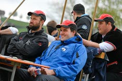 Genau hinschauen, damit keine Szene verpasst wird. (Bild: Walter Bieri/Keystone, Bennau, 19. Mai 2019)
