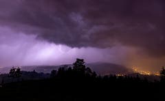 Gewitter über dem Zugerberg. (Bild: Daniel Hegglin, Zugerberg, 19. Mai 2019)