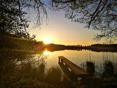 Farblicher Sonnenuntergang beim Soppensee. (Bild: Urs Gutfleisch, Buttisholz, 1. Mai 2019)