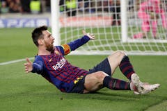 Lionel Messi schiesst Barcelona mit einem herrlichen Freistoss-Tor zum 3:0-Heimsieg gegen Liverpool. (Bild: Emilio Morenatti / AP)