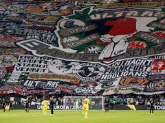 Die euphorisierten Eintracht-Fans sorgen in Frankfurt für einen stimmungsvollen Rahmen (Bild: KEYSTONE/AP/MICHAEL PROBST)