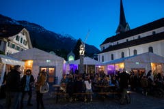 Die Essens- und Konzertzelte auf dem Dorfplatz. (Bild: Urs Flüeler / Keystone, Stans, 1. Mai 2019)