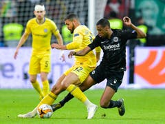 Gelson Fernandes bedrängt Chelseas Ruben Loftus-Cheek (Bild: KEYSTONE/dpa/UWE ANSPACH)