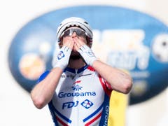 Die Freude beim Überqueren der Ziellinie ist gross. Der Thurgauer feiert seinen dritten Etappensieg bei der Tour de Romandie nach 2015 in Freiburg und 2017 in Bulle. Es ist sein insgesamt zehnter Sieg als Profi (Bild: KEYSTONE/LAURENT GILLIERON)