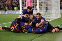 Sekunden später begraben ihn seine Mitspieler unter sich. Messi war Mann des Spiels, erzielte das 2:0 und 3:0 - sein 600. Tor als Barcelona-Profi. (Bild: Emilio Morenatti / AP)