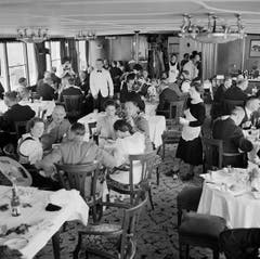Ursprünglicher Salon 1. Klasse auf dem Hauptdeck der «Stadt Luzern» (1928), zirka 1939. (Bild: Karl Manz/Aura)