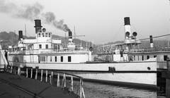 Dampfschiff «Germania» um 1950 in Luzern. Hinten rechtes im Bild ist die DS «Schiller» (1906). (Bild: Archiv Kurt Hunziker)