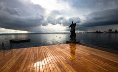 Regenwolken über dem Zugersee (Bild: Daniel Hegglin, Zug, 19. Mai 2019)