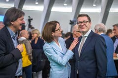 Ständerat Beni Würth mit Susanne Vincenz-Stauffacher und Paul Rechsteiner. (links) Bild: Michel Canonica