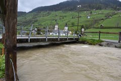 Viel Wasser hat unter dieser Brücke nicht mehr Platz. (Bild: Timon Kobelt)