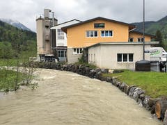 Die Schreinerei Stolz in Unterwasser liegt direkt an der Thur. (Bild: Timon Kobelt)