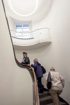Über die Treppe führt der Rundgang in die oberen Stockwerke. Bilder: Edi Ettlin (Stans, 21. Mai 2019)
