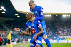 Blessing Eleke trifft zum 2:0 und feiert mit Marvin Schulz. (Bild: Marc Schumacher / Freshfocus, Luzern, 22. Mai 2019)
