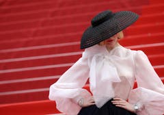 Das Jury-Mitglied Elle Fanning posiert für die Fotografen. > Filmpremiere «Once Upon a Time in Hollywood» (Bild: Vianney Le Caer/Invision/AP)