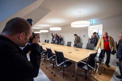 Reges Interesse am Sitzungszimmer.